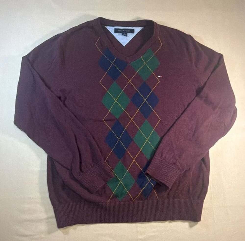 Tommy Hilfiger Argyle Sweater Size M Burgundy Cotton V-Neck Pullover